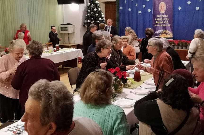 Spotkanie wigilijne dla osób starszych i samotnych w Dębowcu