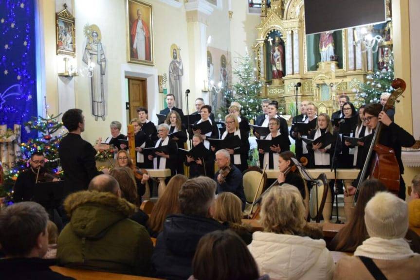Świąteczny koncert kolęd chóru Laurenti w Warzycach