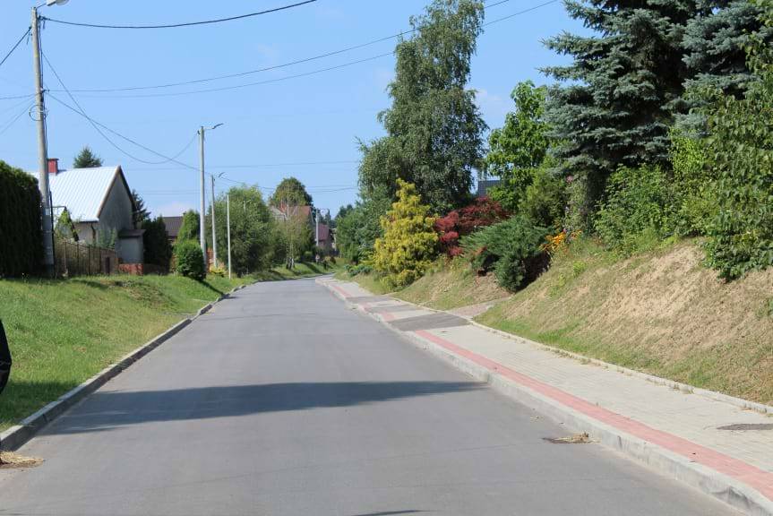 Oddano po remoncie odcinek drogi w Dąbrówce