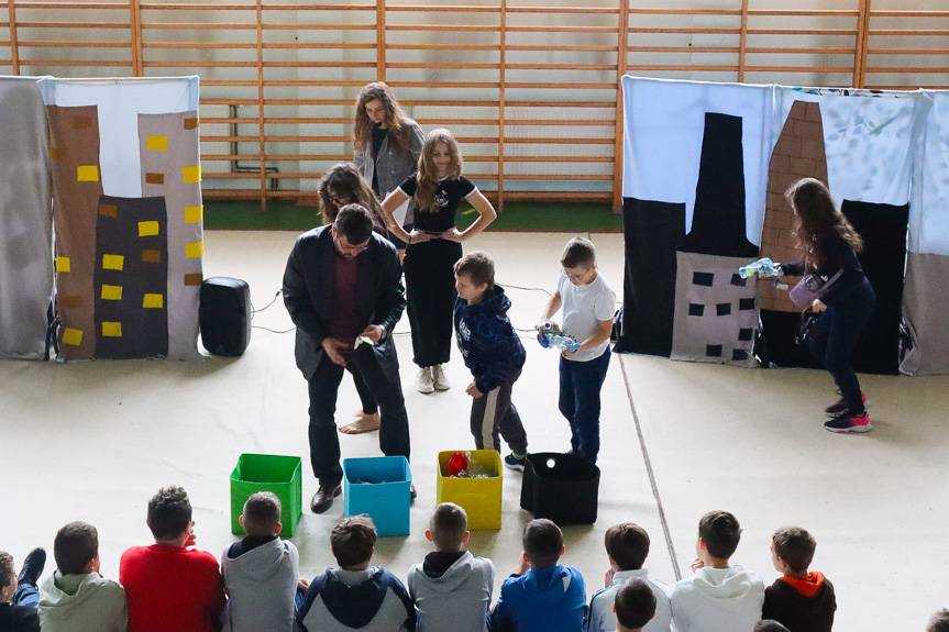 Uczniowie rozwikłali zagadkę zanieczyszczenia środowiska