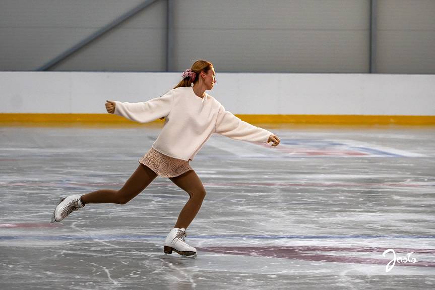 Mikołajkowe show na jasielskim lodowisku