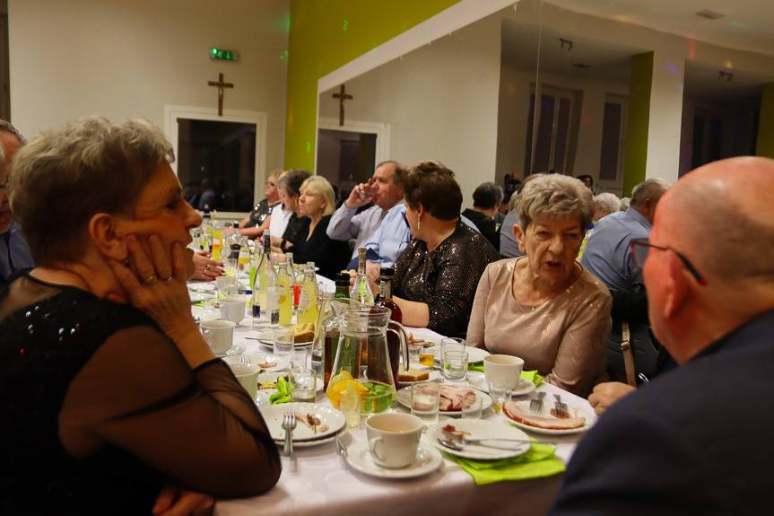 Muzyka, taniec i wspaniałe jedzenie. Udany Bal Seniora w Tarnowcu
