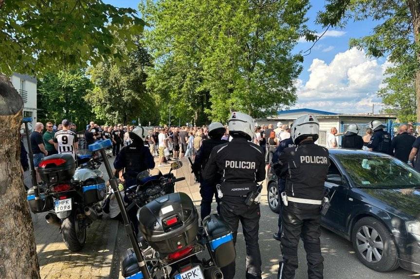 Policyjne zabezpieczali mecz Czarni Jasło – Karpaty Krosno