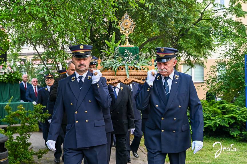 Ulicami Jasła przeszła procesja ku czci św. Antoniego