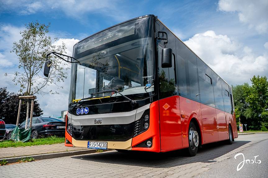 Jasło stawia na komfort i ekologię. Nowe autobusy na ulicach miasta