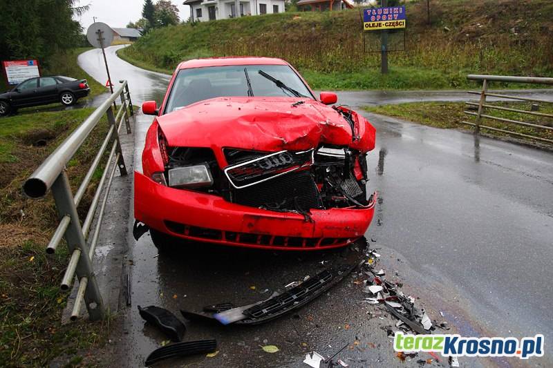 Czołowe zderzenie samochodów w Korczynie