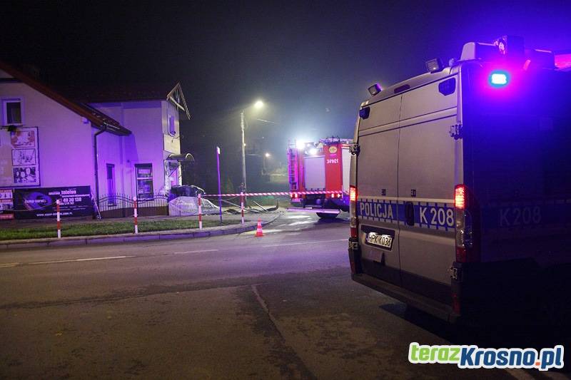 Golf dachował na Legionów i uderzył w budynek