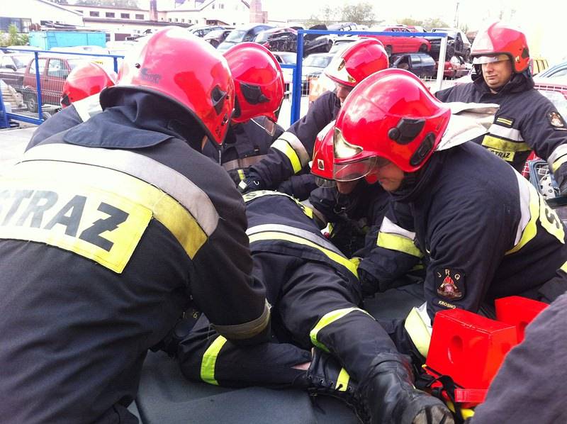 Szkolenia strażaków z zakresu ratownictwa technicznego