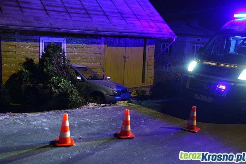 Pijany kierowca volkswagena wjechał w dom