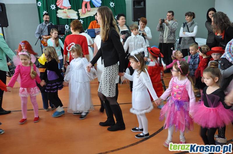 Zabawa choinkowa w Szkole Podstawowej w Świerzowej Polskiej