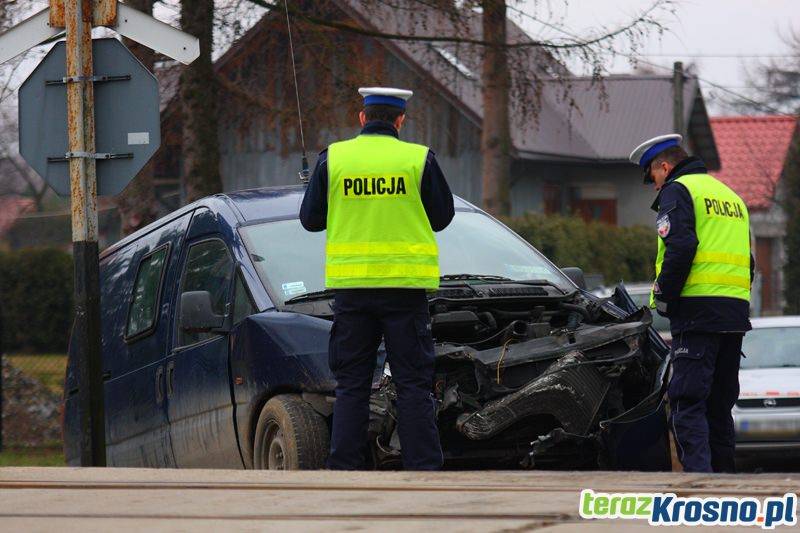 Zderzenie szynobusa z samochodem osobowym w Krośnie