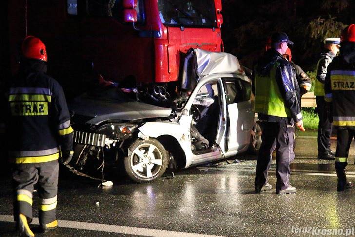 Tragiczny wypadek w Cergowej, nie żyje 23-letni kierowca