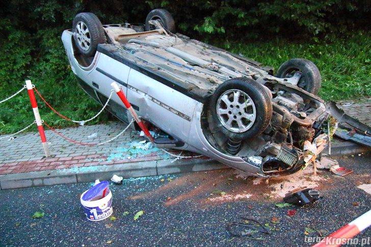 Opel dachował w Dukli