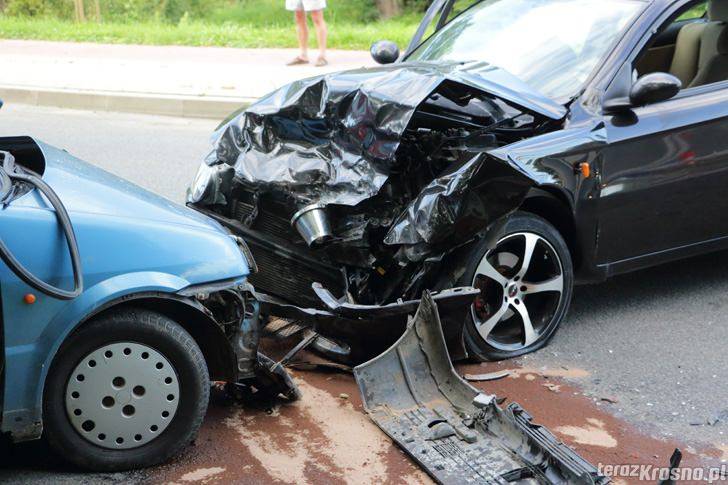 Krosno: czołowe zderzenie dwóch samochodów