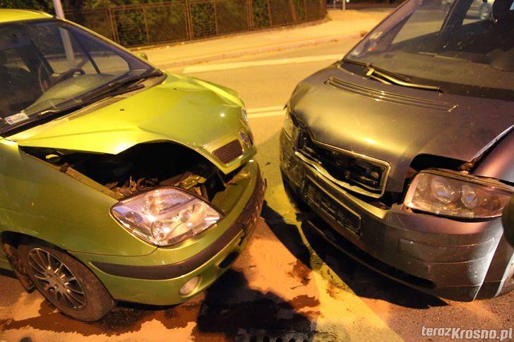 Krosno: Jedna osoba poszkodowana, trzy rozbite samochody