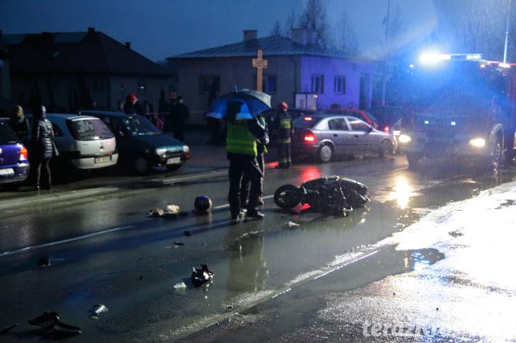 Wypadek w Krośnie, motorowerzysta potrącił babcię z wnukiem