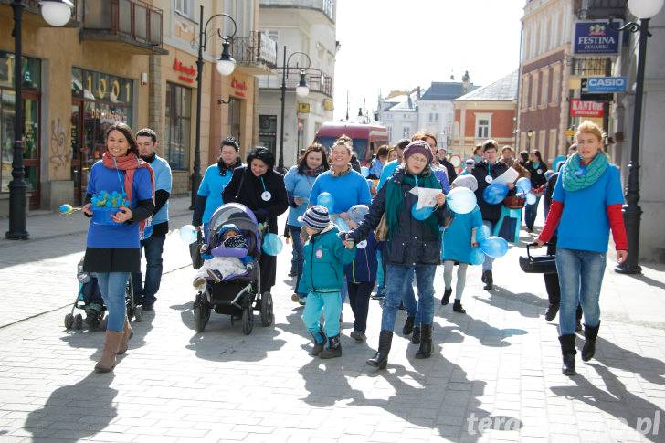 Niebieski Marsz z okazji Światowego Dnia Autyzmu