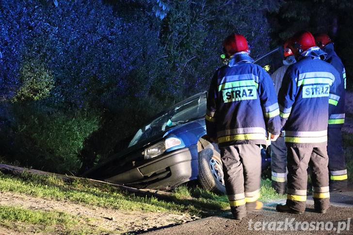 Korczyna: Opel wjechał do rowu