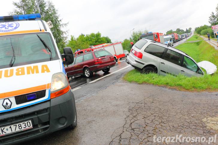 Zderzenie dwóch samochodów w Rogach