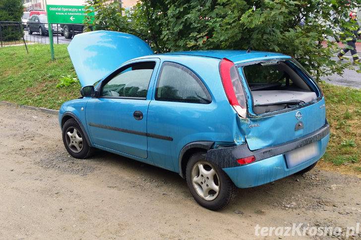 Autobus wjechał w osobówkę, osobówka w pieszych