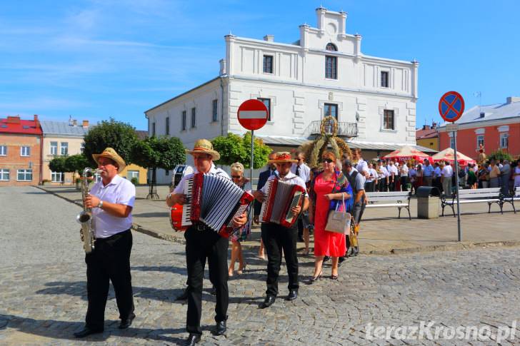 Barwny korowód dożynkowy w Dukli
