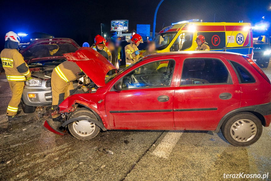 Zderzenie opla i toyoty na skrzyżowaniu w Krośnie