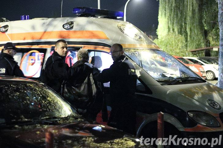 Desperat chciał skoczyć z okna. Uratowali go policjanci