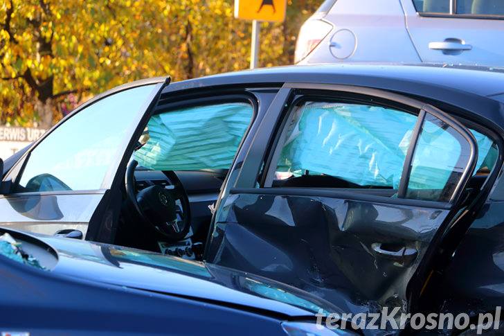 Wymuszenie pierwszeństwa. Trzy rozbite samochody w Łężanach