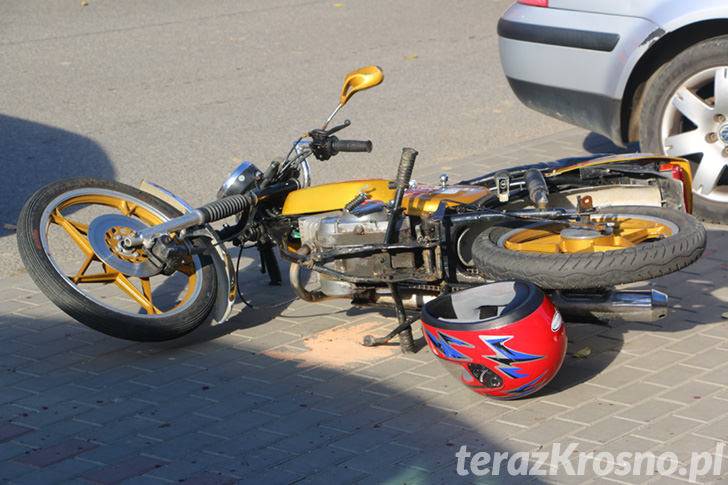 Kolizja na Składowej. Motorowerzysta wyprzedzał z prawej strony