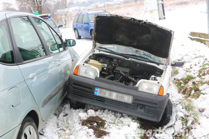 Zderzenie dwóch samochodów w Bratkówce. Jedna osoba w szpitalu