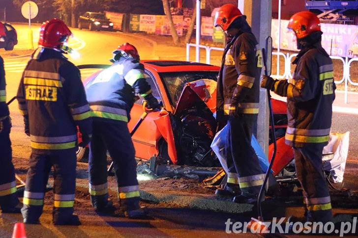 Chciał uniknąć zderzenia. Wjechał w latarnię