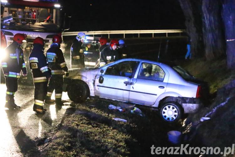 Zdradliwe zakręty przed Duklą. Dachowanie Dacii