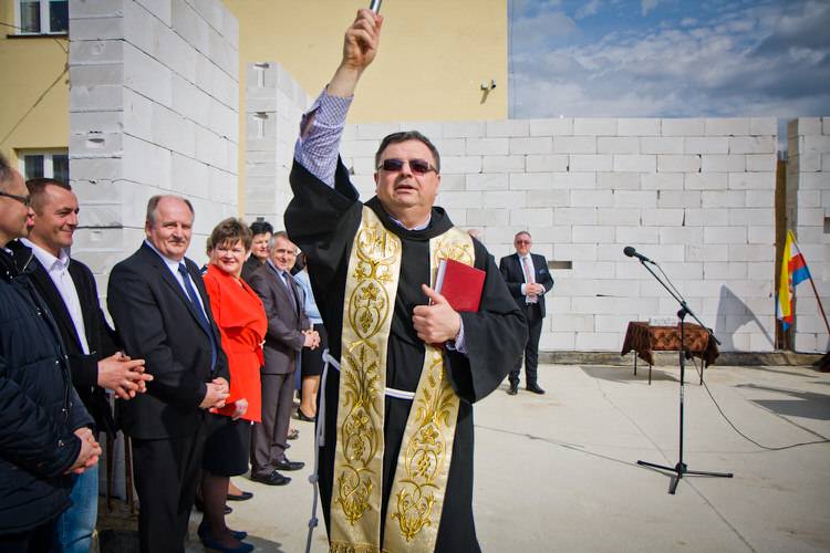 Wmurowali kamień węgielny pod budowę sali gimnastycznej 