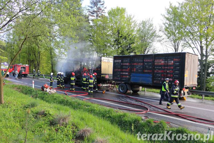 Pożar ciężarówki z drobiem w Woli Komborskiej