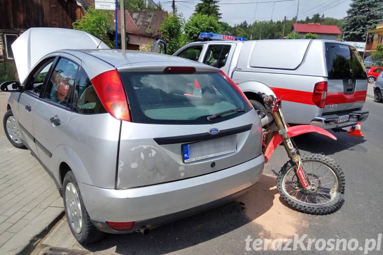 Wypadek na Żółkiewskiego. Motocykl wjechał w samochód
