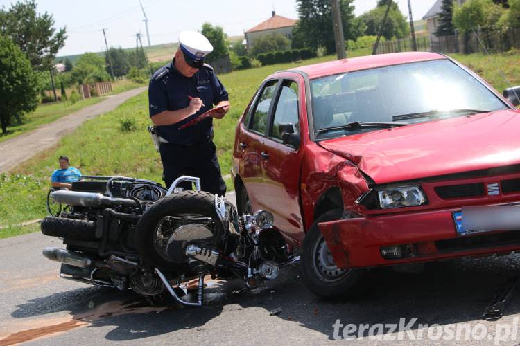Groźny wypadek w Iwoniczu. Motocyklista i jego pasażerka w szpitalu