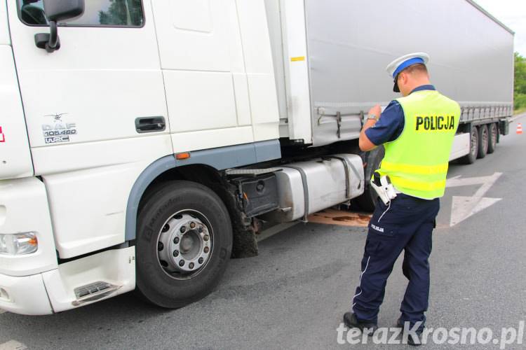 Volkswagen uderzył w Tira