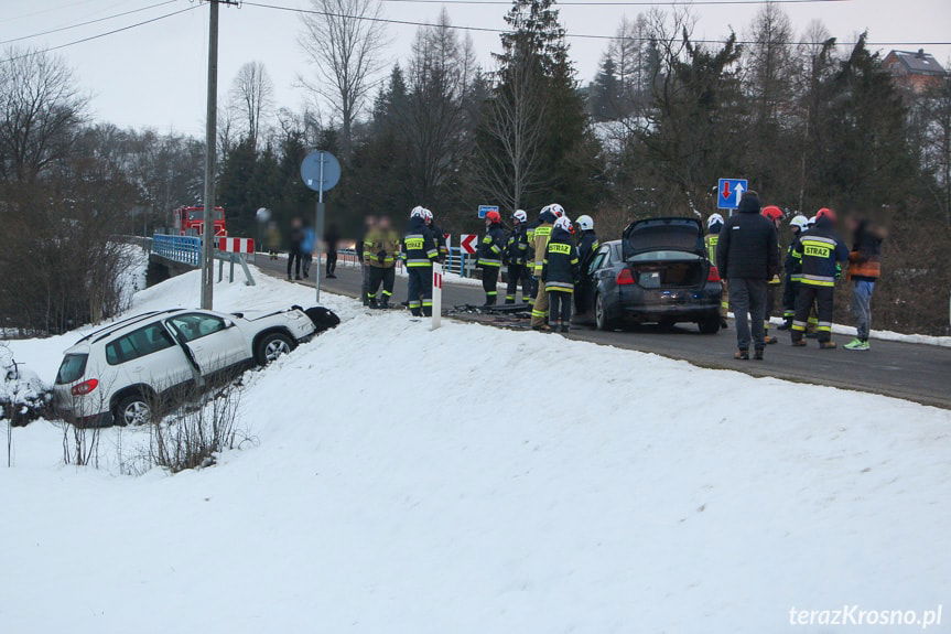Wypadek w Jaśliskach. Zderzenie BMW z volkswagenem