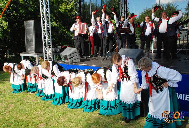 Folklor przy zagrodzie