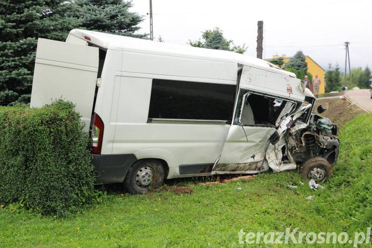 Bus wypadł z drogi w Iwli