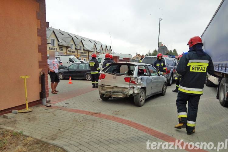 Krosno: Tir najechał na osobówkę