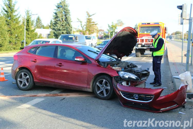 Zderzenie osobówki z tirem. Cztery osoby w szpitalu