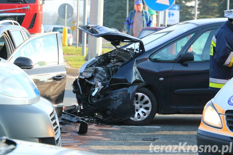 Nie dostosował się do sygnalizacji świetlnej i spowodował kolizję