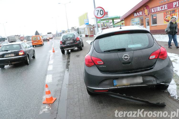 Kolizja 4 samochodów na skrzyżowaniu