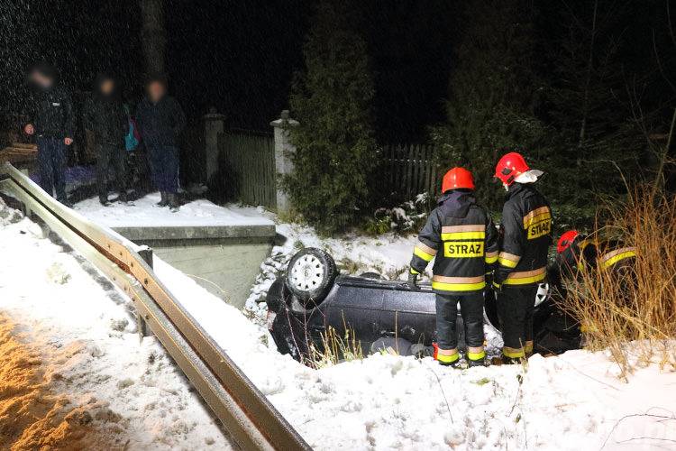 Dachowanie w Głojscach. To cud, że wyszli z tego cało
