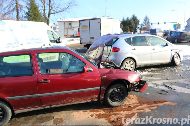 Zderzenia dwóch samochodów pod Kauflandem