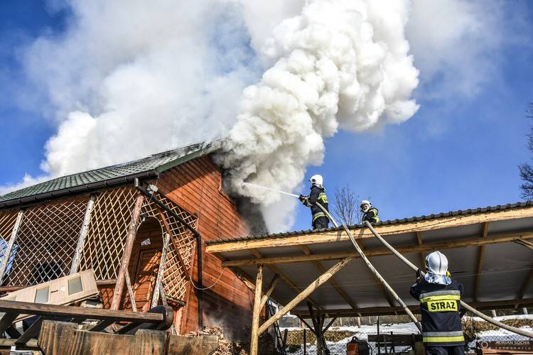 Pożar drewnianej altany w Lubatowej