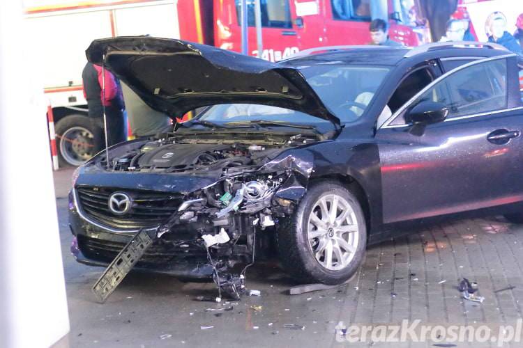 Zderzenie na skrzyżowaniu. Poszkodowanych dwóch kierowców