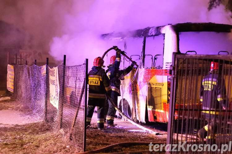 Pożar autobusu. Pojazd całkowicie spłonął na dworcu