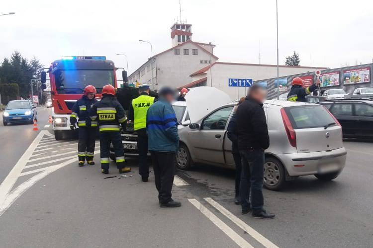 Wymusiła pierwszeństwo i spowodowała kolizję
